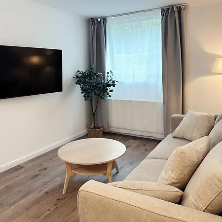 Moderne Und Geraeumige Ferienunterkunft - Neu Und Preiswert 샬베우츠