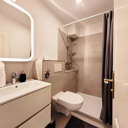 Moderne Und Geraeumige Ferienunterkunft - Neu Und Preiswert * 샬베우츠