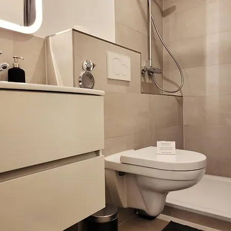 아파트 Moderne Und Geraeumige Ferienunterkunft - Neu Und Preiswert