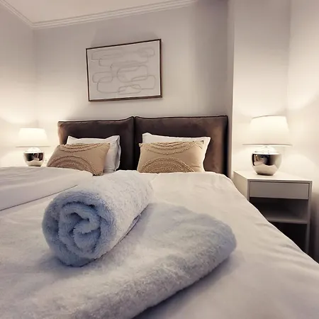 Moderne Und Geraeumige Ferienunterkunft - Neu Und Preiswert Appartamento *