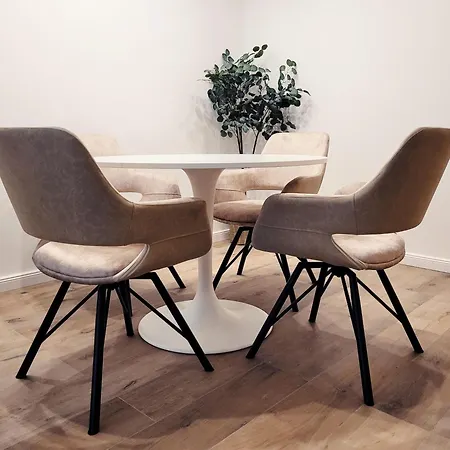 Moderne Und Geraeumige Ferienunterkunft - Neu Und Preiswert