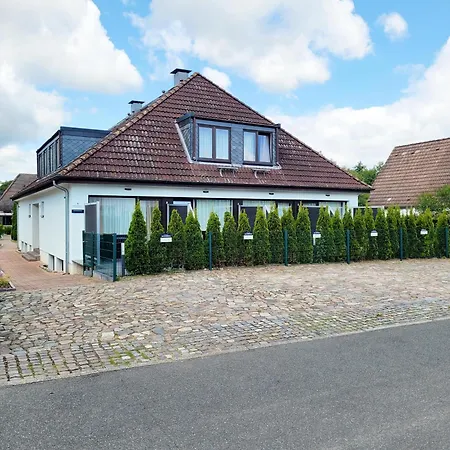 Stilvolle Im Untergeschoss Fuer Ostsee-kurztrip Apartmán